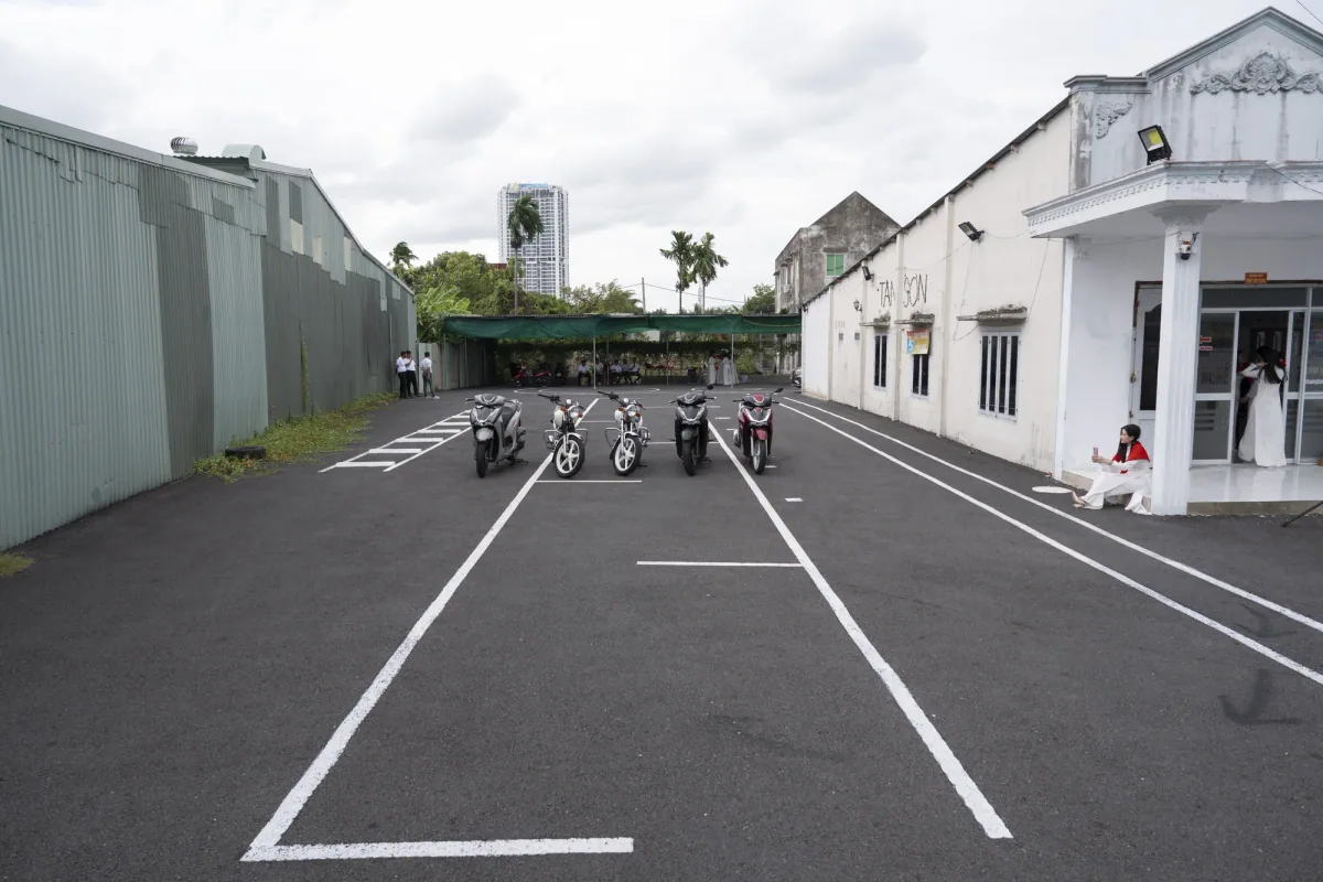 Toàn cảnh sân tập và phương tiện học lái xe mô tô